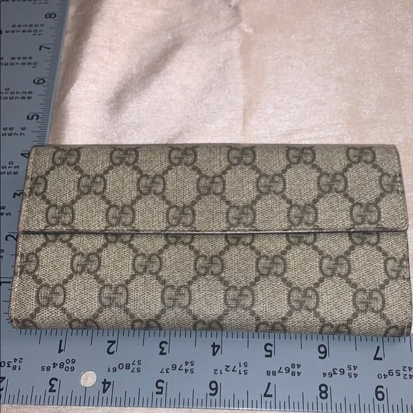 Gucci Tan coated canvas wallet  Signature Monogram Great condition authentic - Picture 2 of 15
